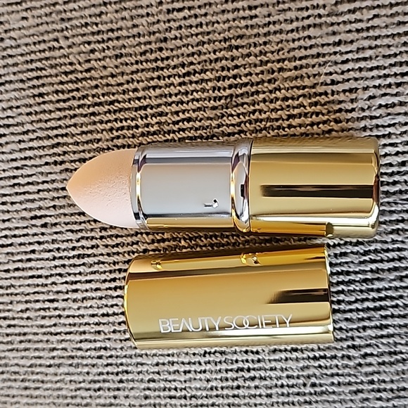 Beauty Society Oil Absorbing Roller new in box - Picture 2 of 4